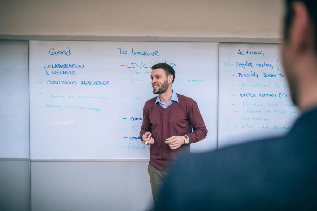 Dozent beim Vortrag zum Thema Business